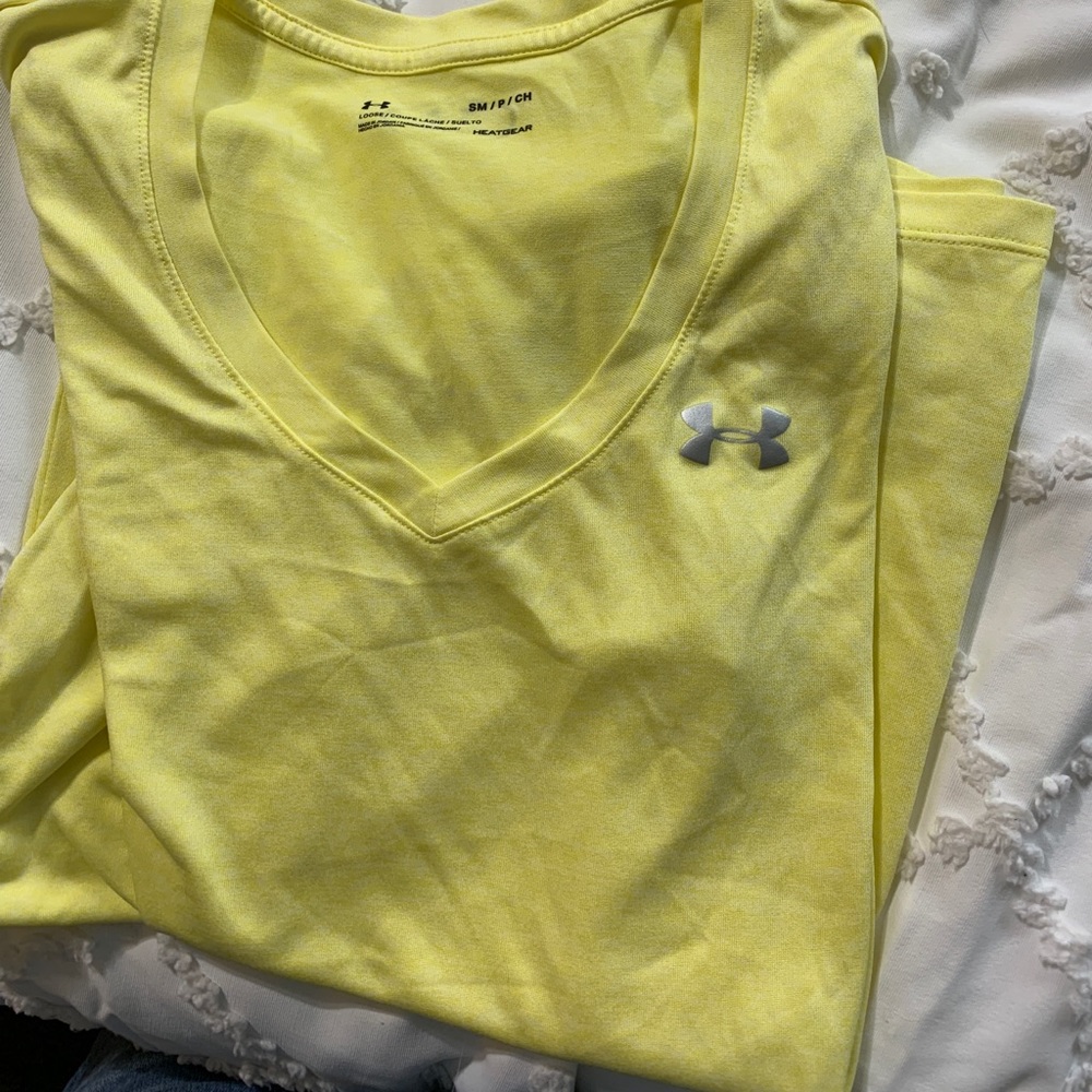 yellow under armor tee shirt